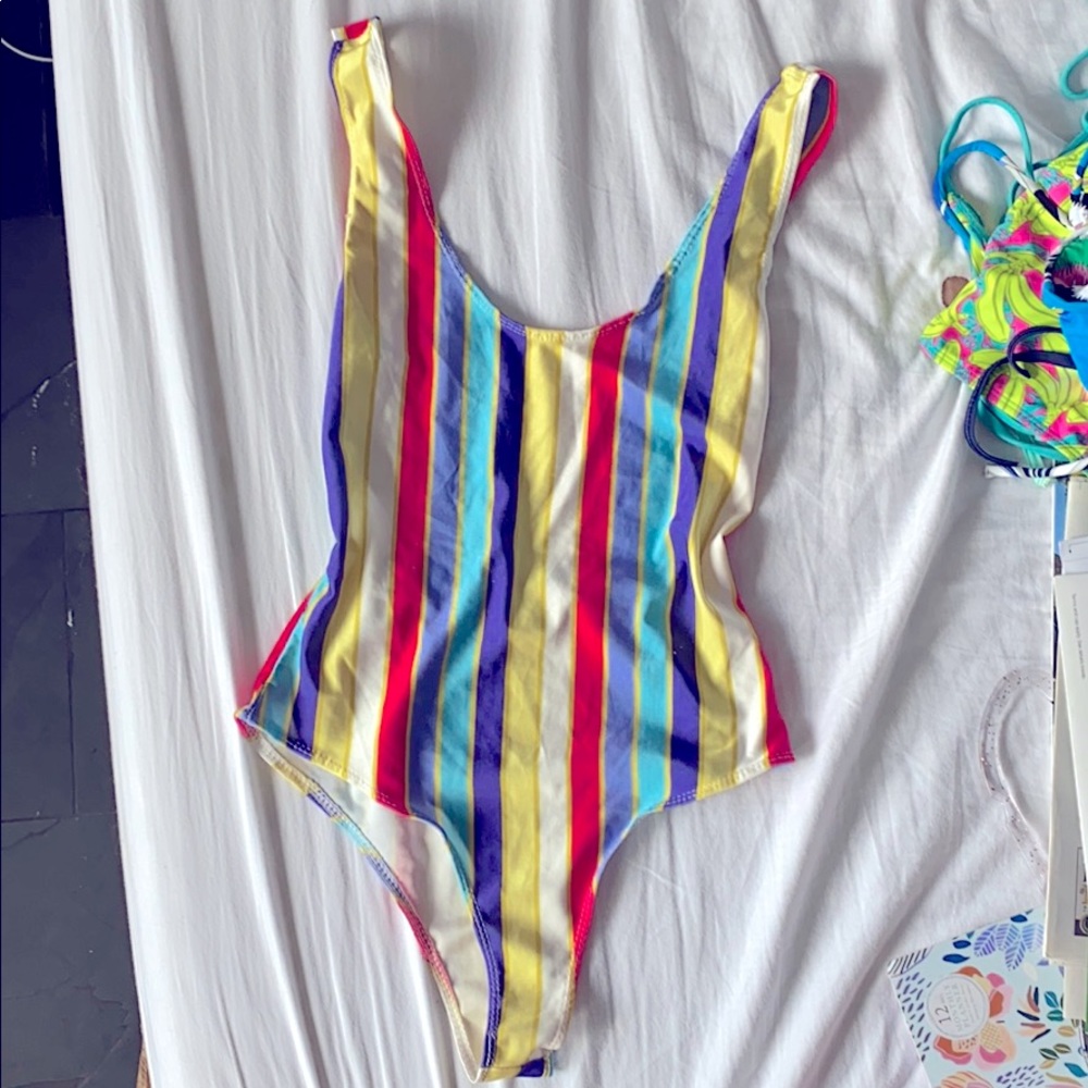 Cute one piece colorful boarder swimsuit